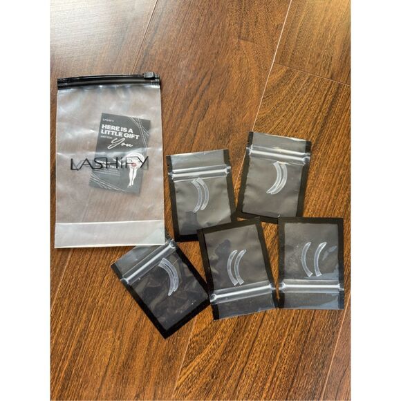 Lashify Other - Lashify silicone wand covers wandom